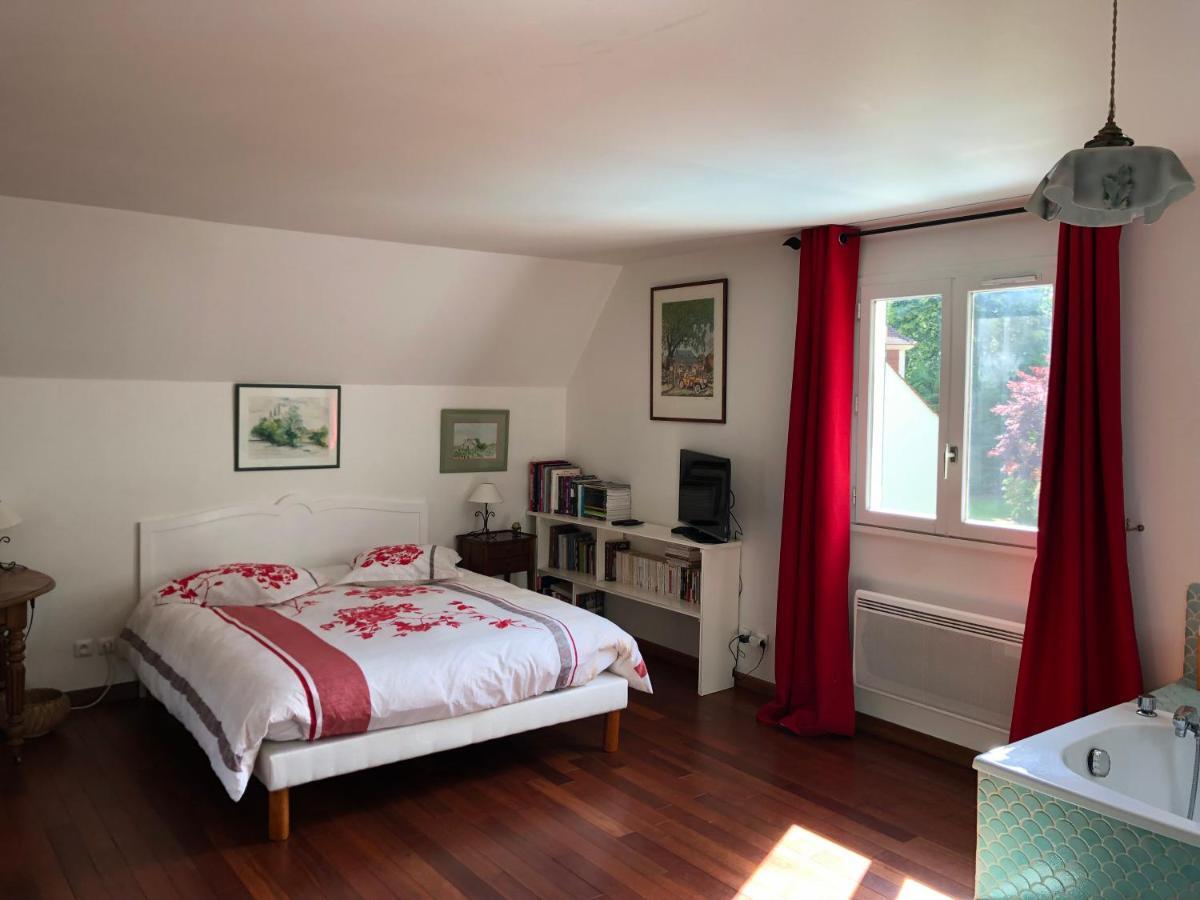 Les Hibiscus Bed & Breakfast Maisons-Laffitte Luaran gambar